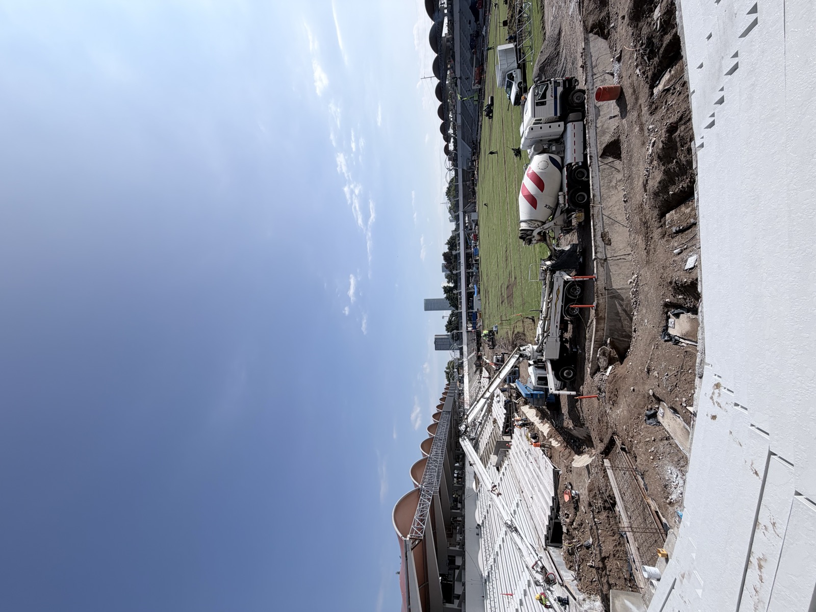 Bomba pluma y suministro de concreto premezclado en el Coliseo GNP