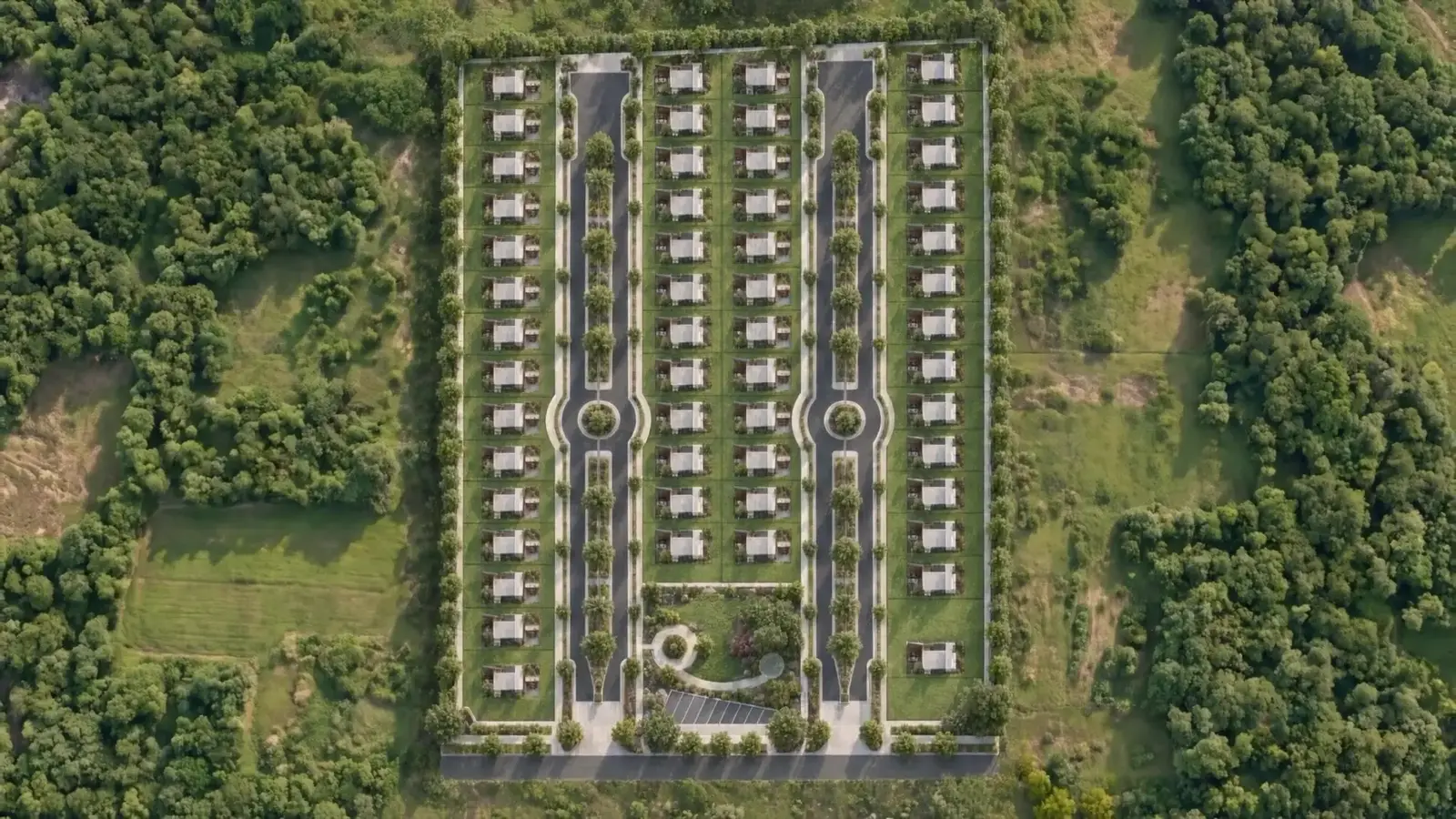 Vista aérea de Nara Hábitat: el conjunto con sus 53 casas, dos calles con camellón arbolado y el parque central