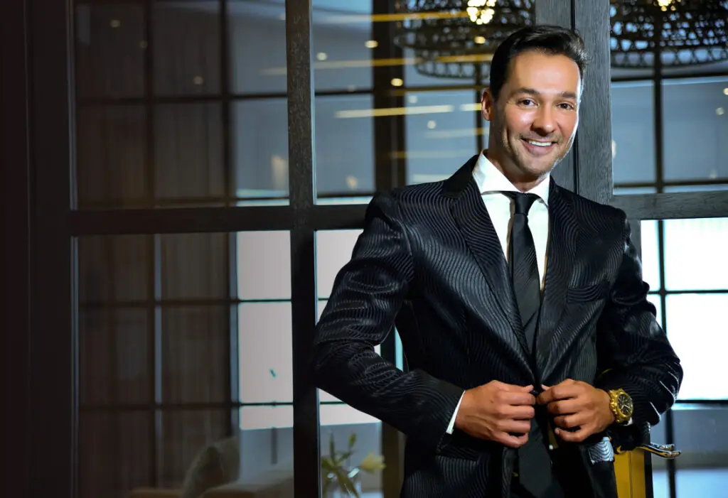 Dr. Alejandro Leal, plastic surgeon