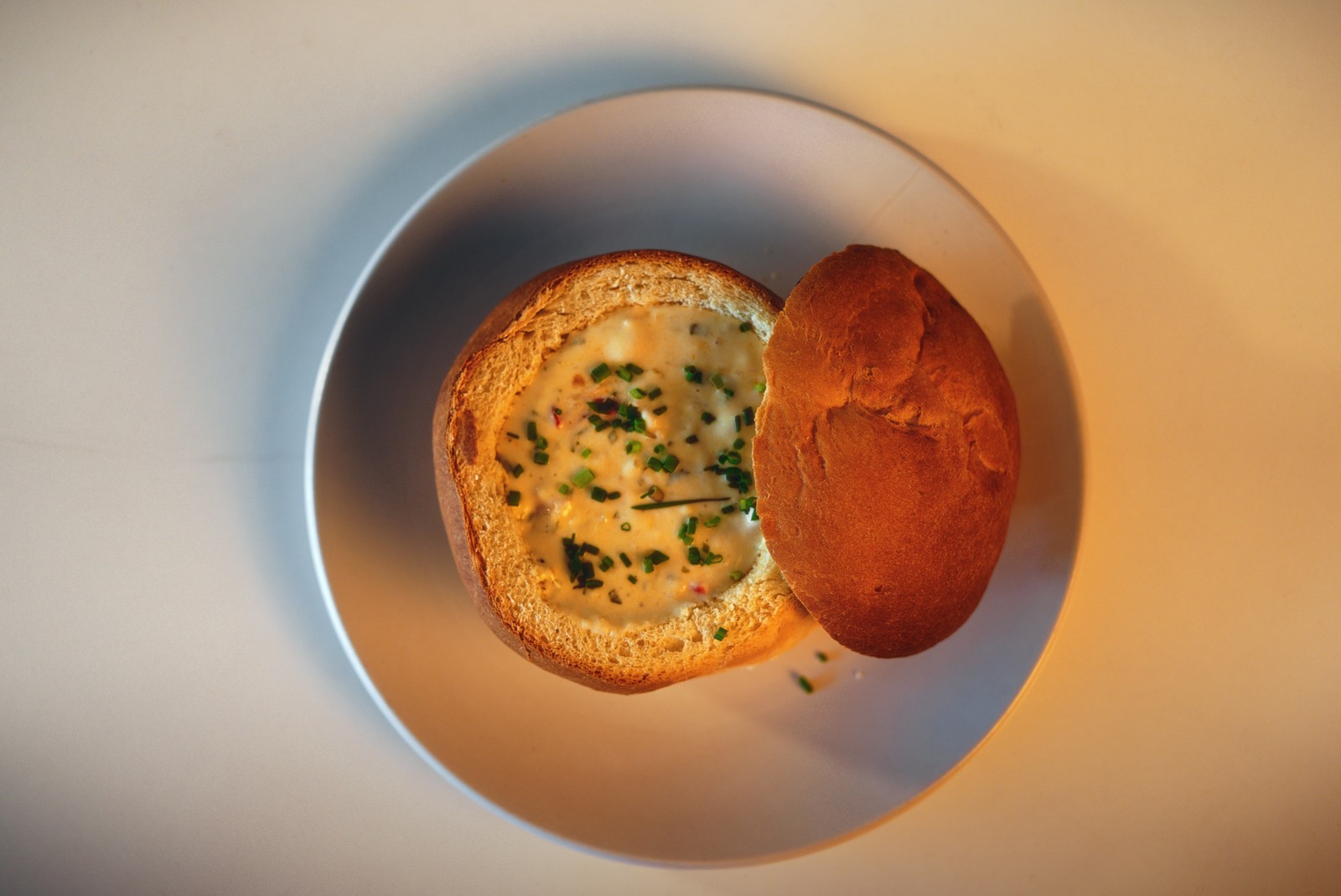 Clam chowder servido en pan