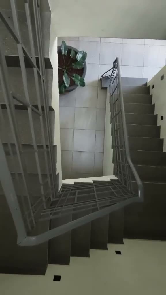 Penthouse Suiza 65 · toma real 3: la escalera interior vista desde arriba